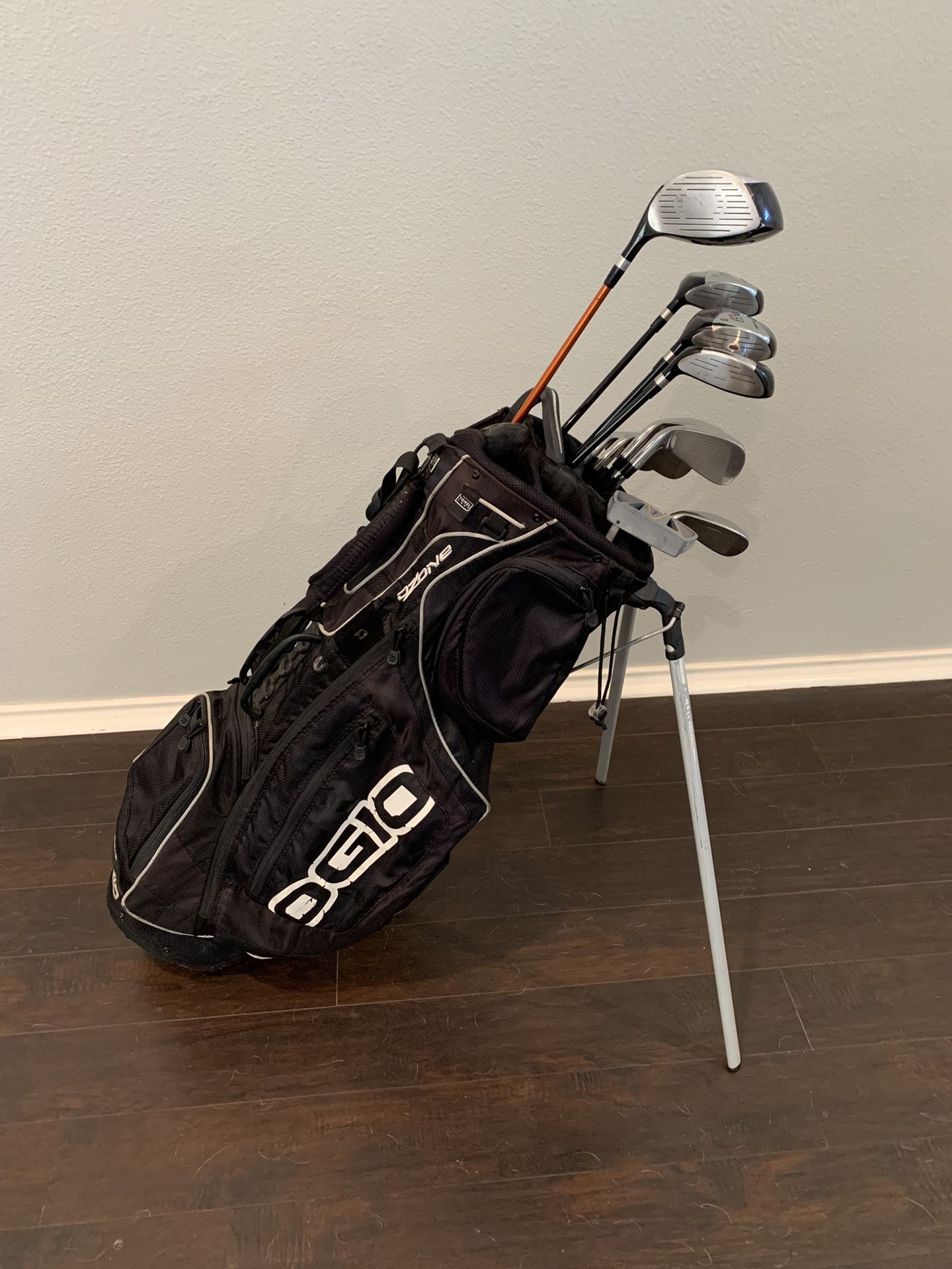 Revolutionizing Comfort and Convenience: Unveiling the Ergonomic Handles of the OGIO Golf Bag插图