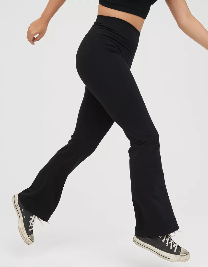 Aerie Flare Leggings: Empowering Women Through Style and Comfort插图