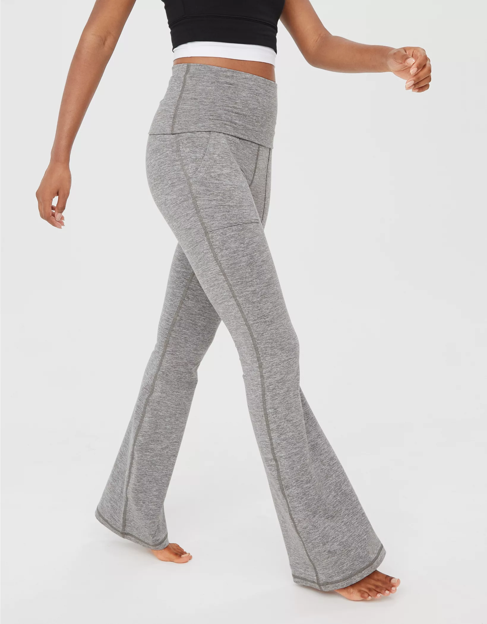 The Power of Movement: Feeling Empowered in Aerie Flare Leggings插图